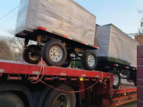 新疆客户3台移动拖车发货